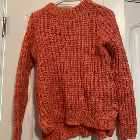 Coral sweater. Size medium. - Picture 3 of 10
